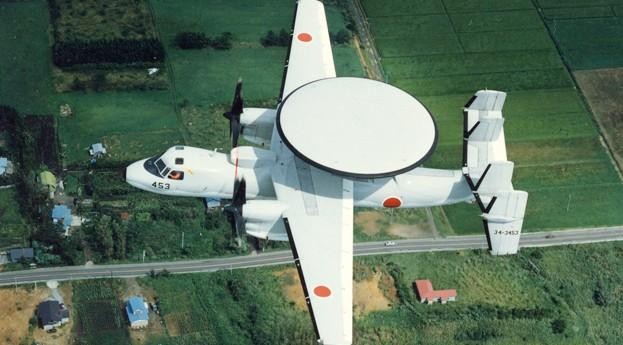 Máy bay cảnh báo sớm E-2C của Lực lượng Phòng vệ Trên không Nhật Bản, do Mỹ chế tạo.